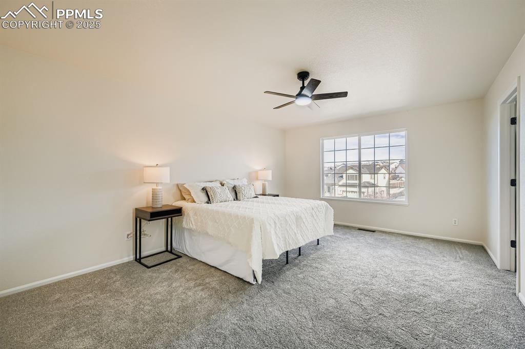 Image 14 of 29: Bedroom