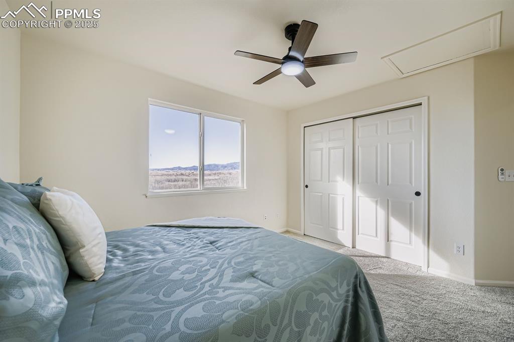 Image 19 of 29: Bedroom