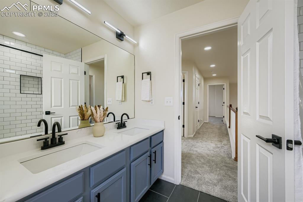 Image 22 of 29: Bathroom