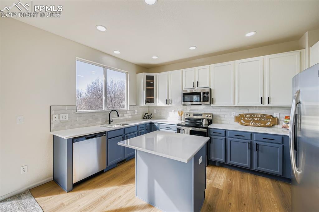 Image 9 of 29: Kitchen