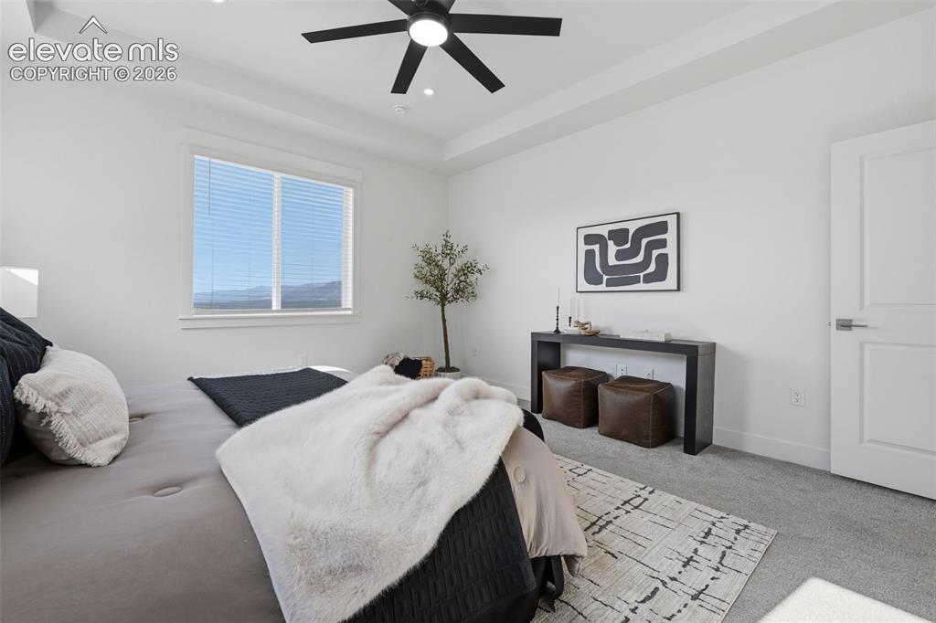 Image 18 of 49: Bedroom