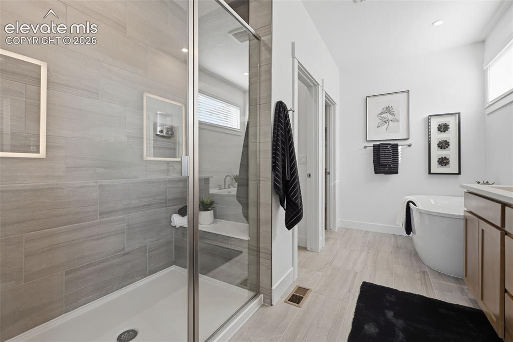 Image 21 of 49: oversized shower