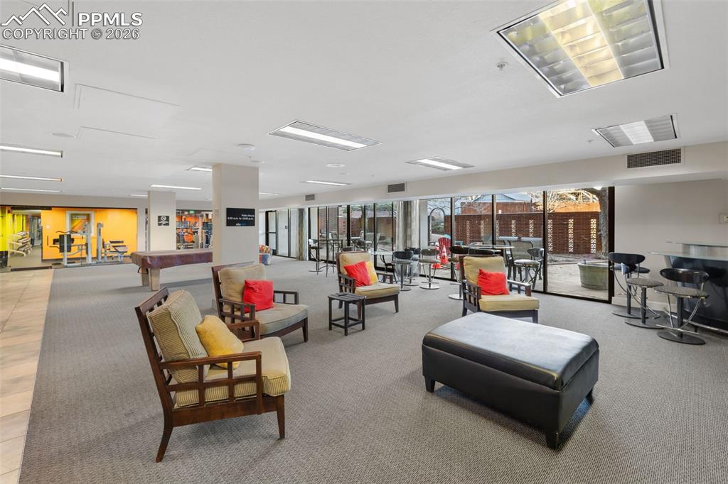 Image 36 of 37: Lobby