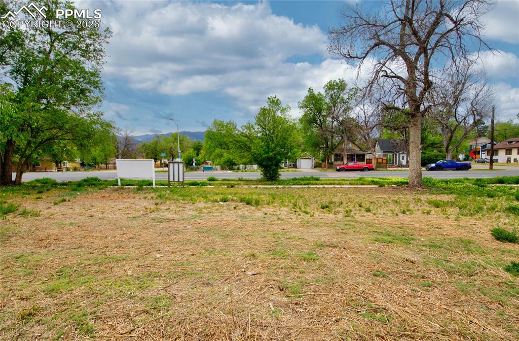 Image 5 of 10: Lot