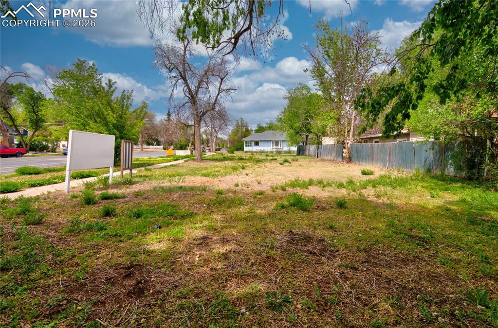 Image 7 of 10: Lot