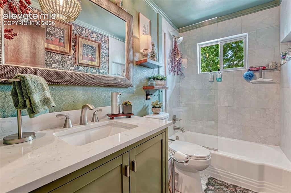 Image 11 of 37: Bathroom
