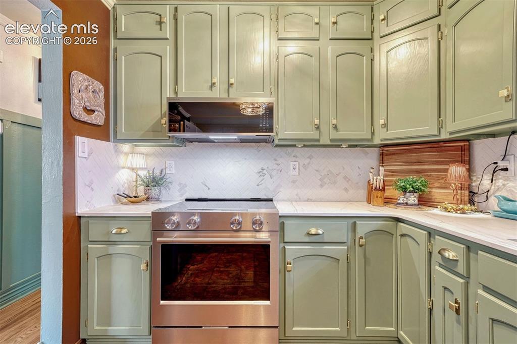 Image 12 of 37: Kitchen
