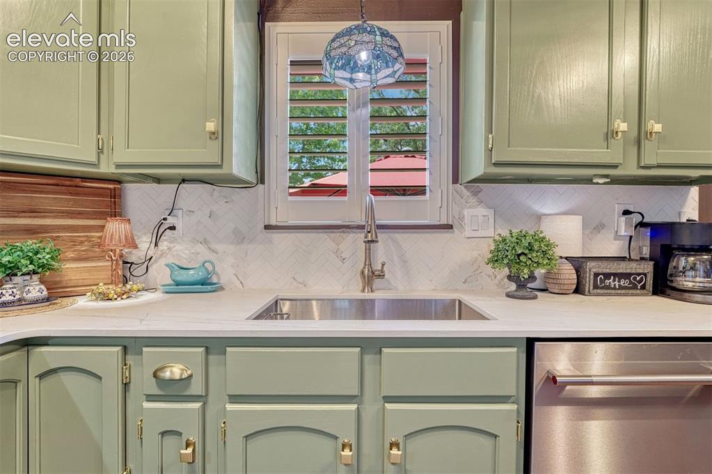 Image 17 of 37: Kitchen