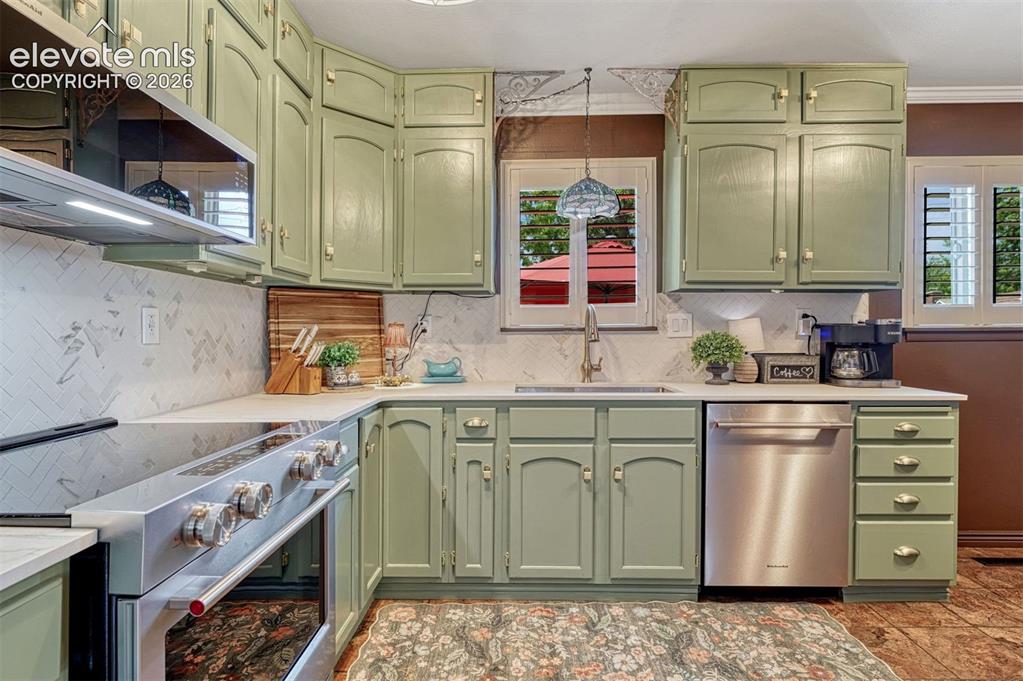 Image 3 of 37: Kitchen