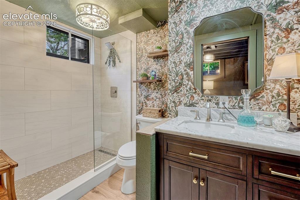 Image 5 of 37: Bathroom