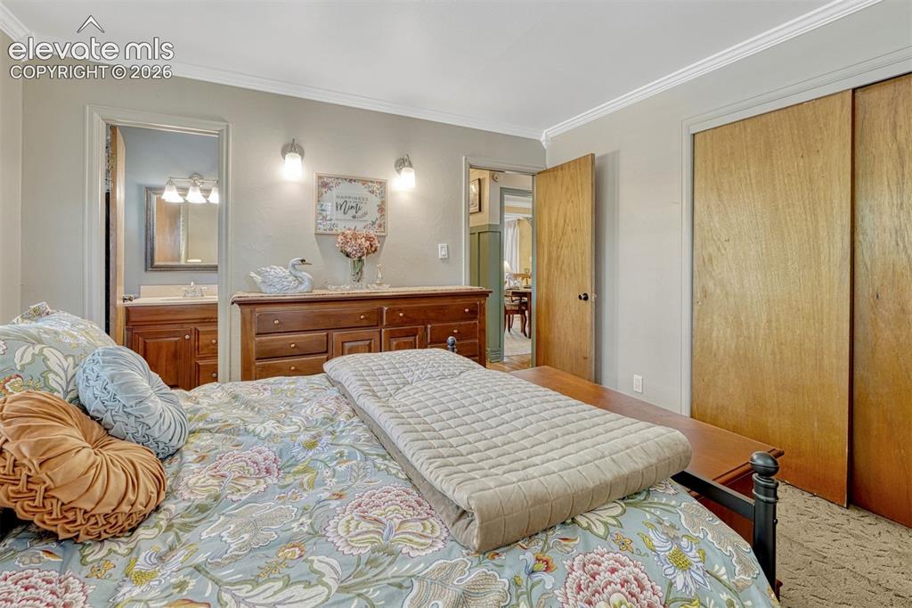 Image 7 of 37: Bedroom