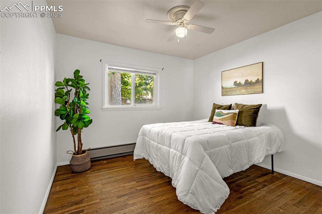 Image 10 of 14: Bedroom