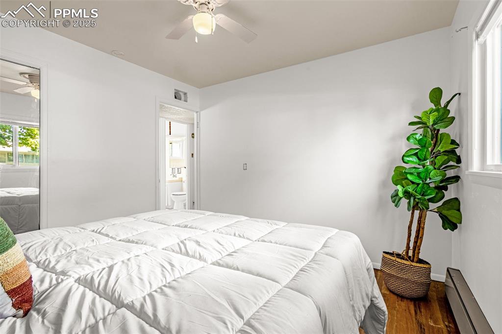 Image 11 of 14: Bedroom