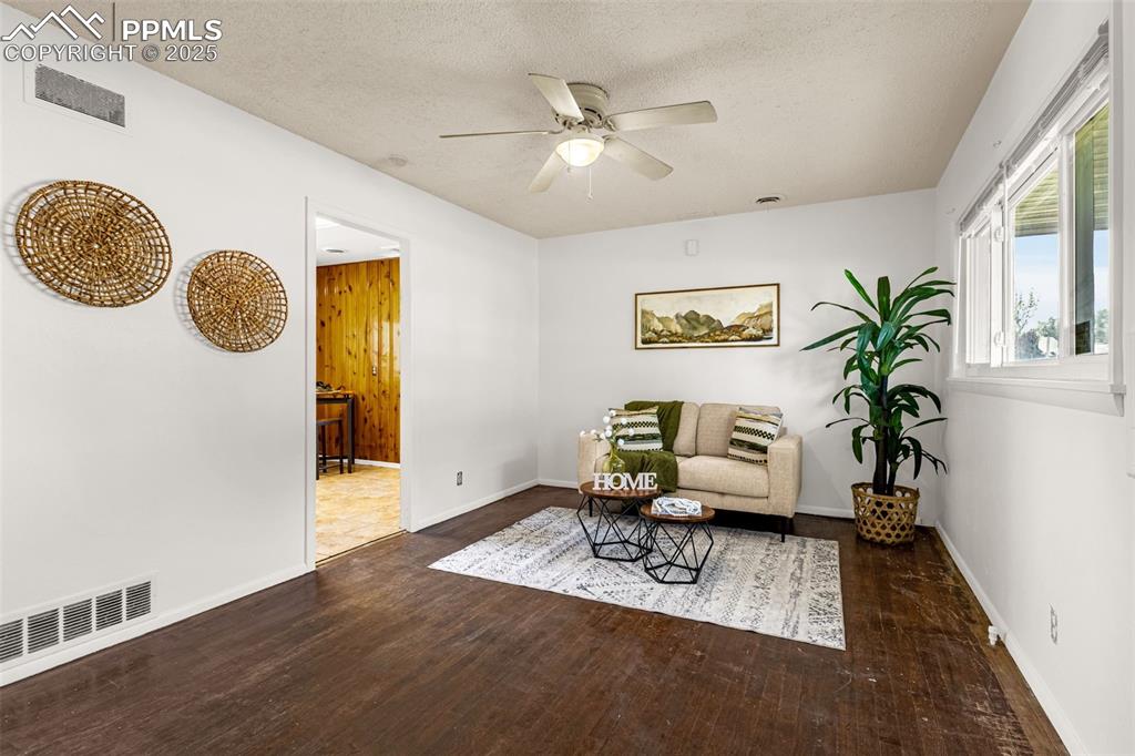 Image 5 of 14: Sitting Room