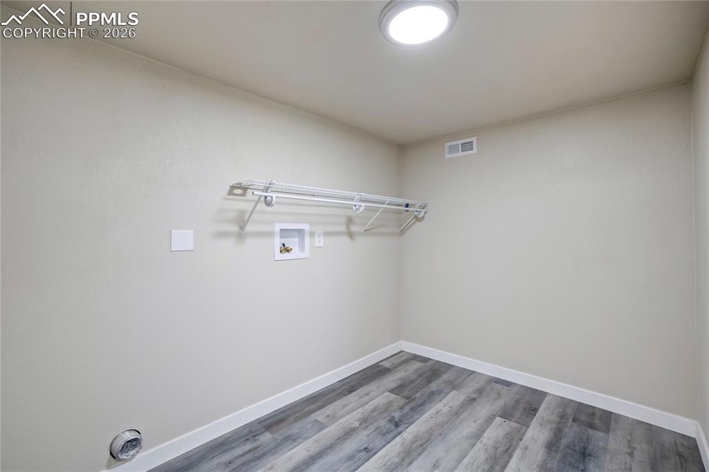 Image 23 of 35: Laundry