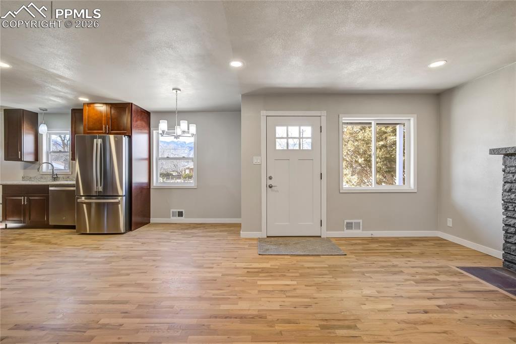 Image 6 of 35: Entry