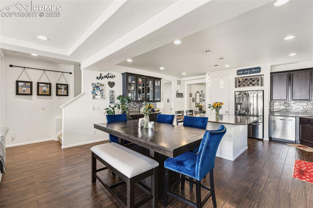 Image 9 of 39: Dining Area