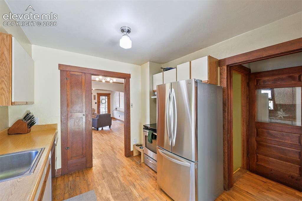 Image 10 of 36: Kitchen