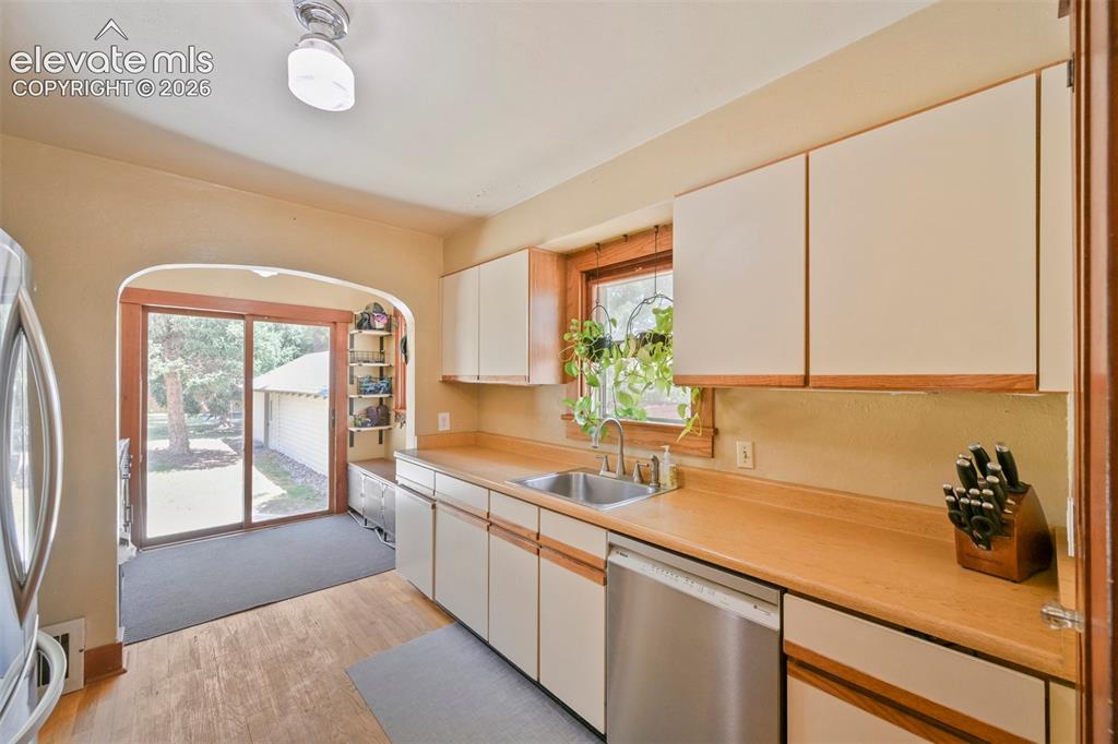 Image 8 of 36: Beautiful, clean, and bright kitchen!