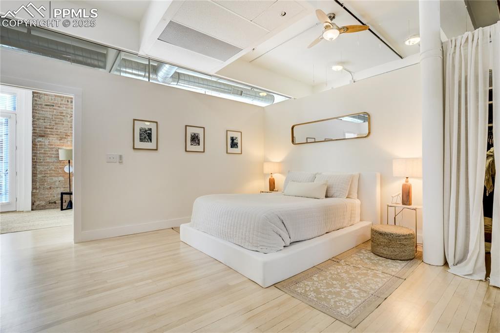 Image 13 of 24: Bedroom