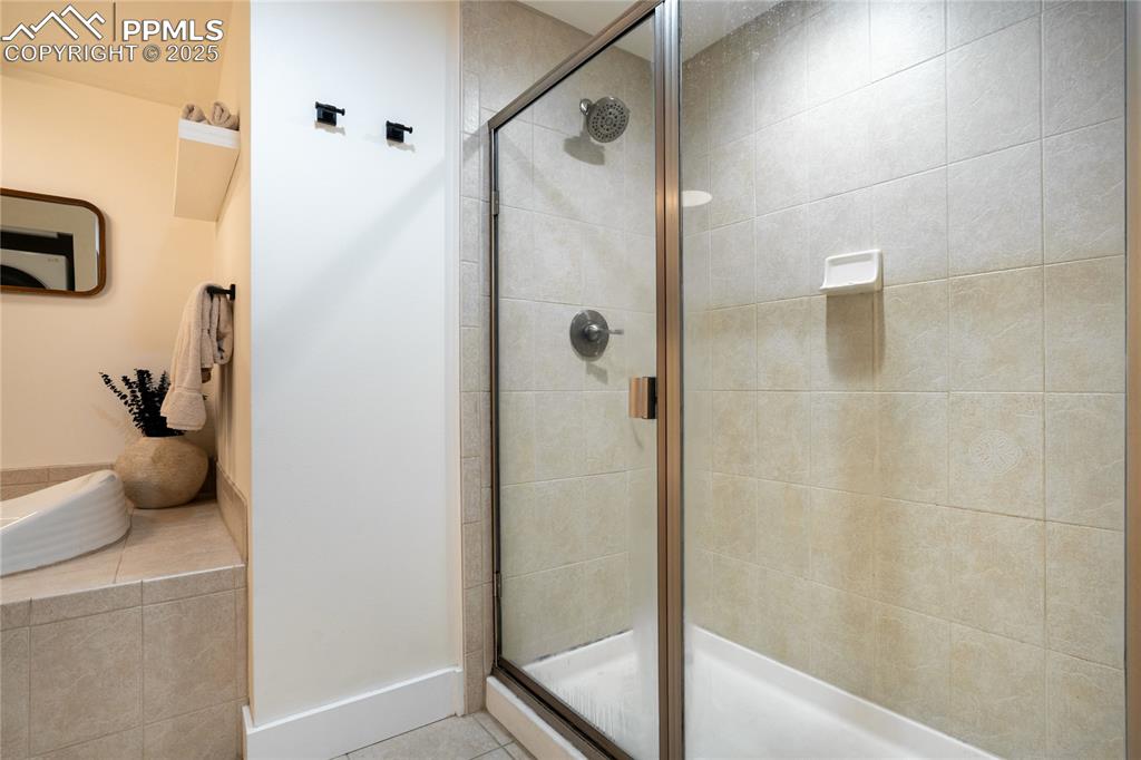 Image 17 of 24: Bathroom