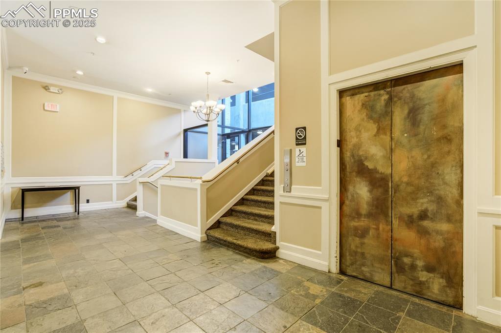 Image 4 of 24: Lobby