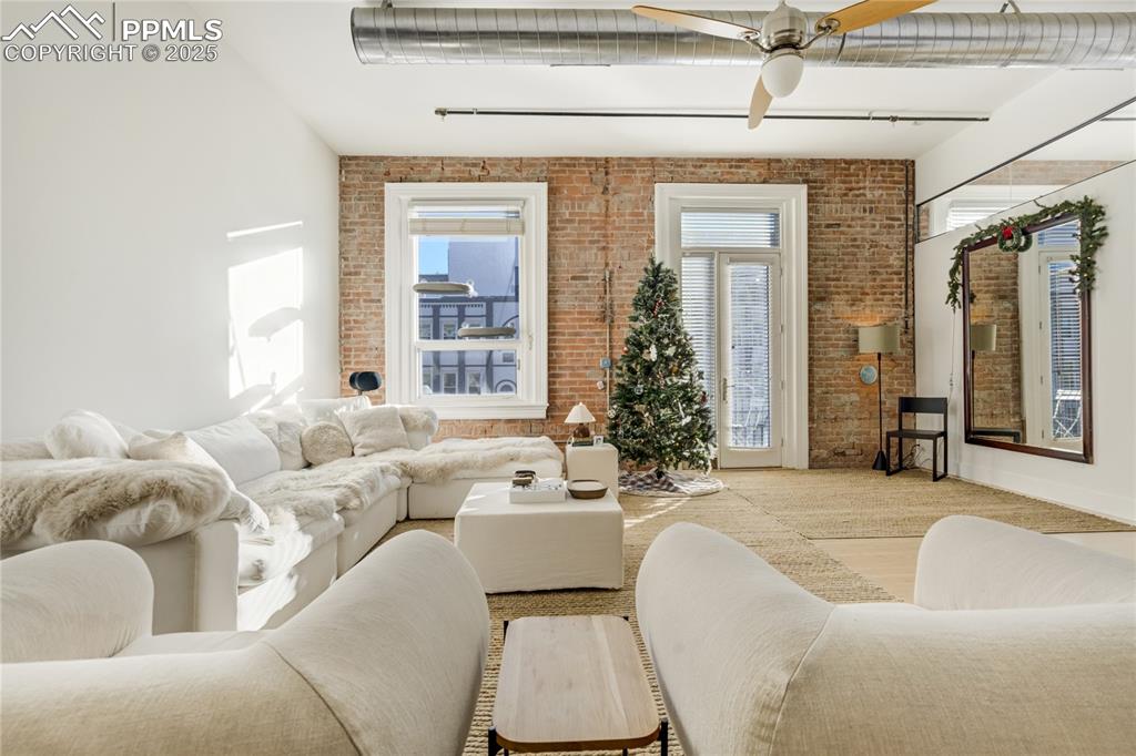 Image 6 of 24: Living Room