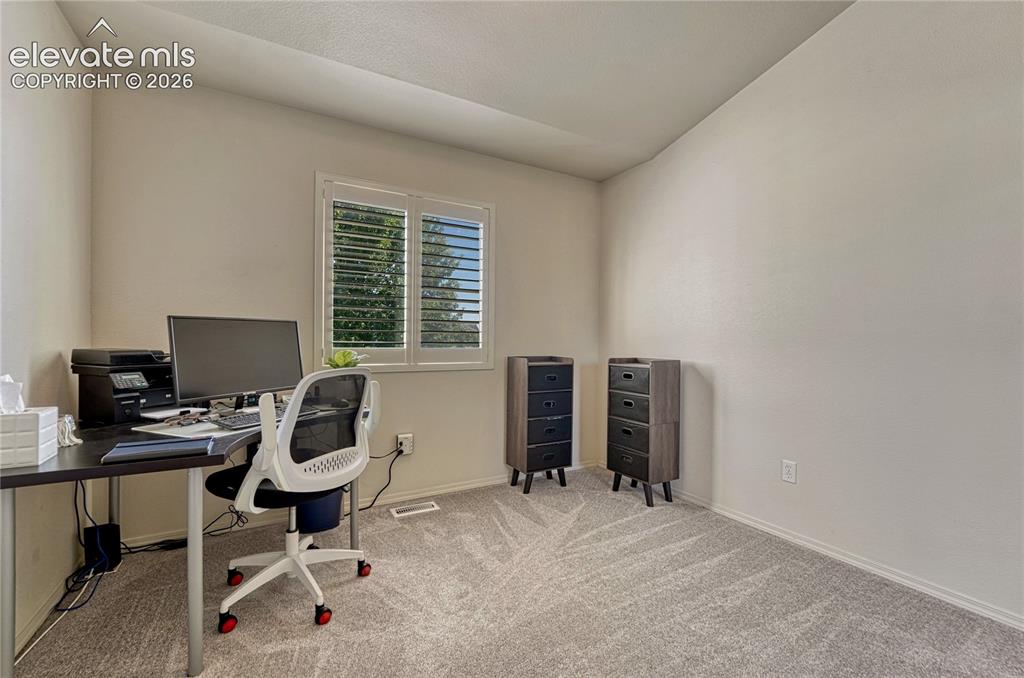 Image 15 of 50: Office