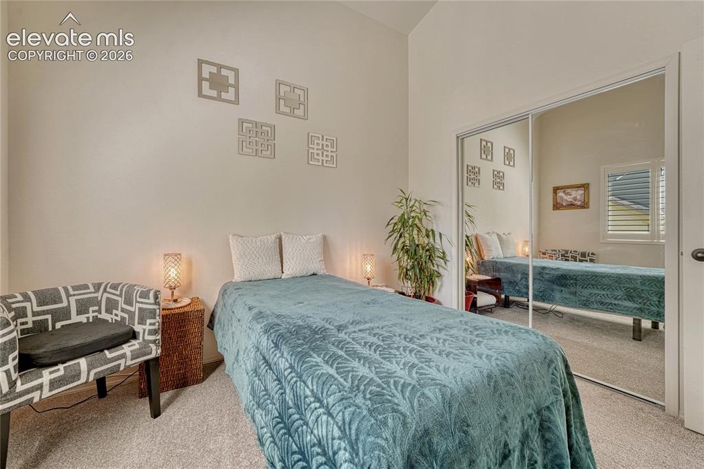 Image 19 of 50: Bedroom