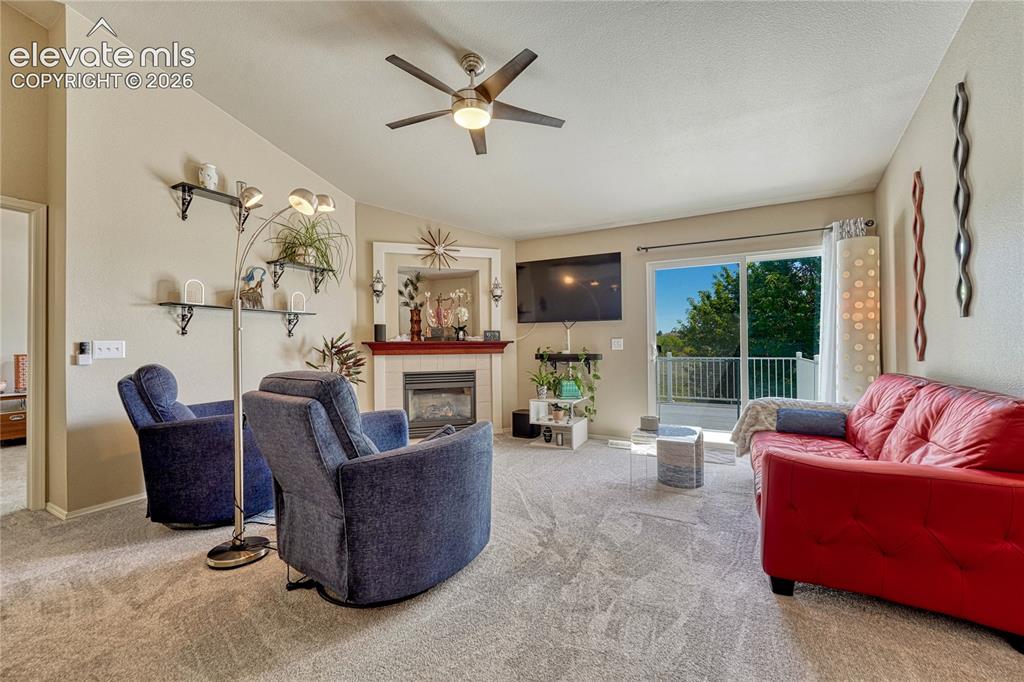 Image 6 of 50: Living Room