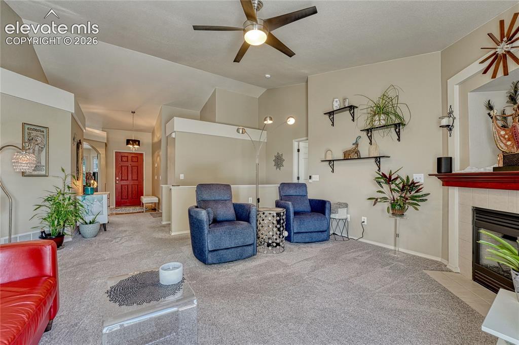 Image 8 of 50: Living Room