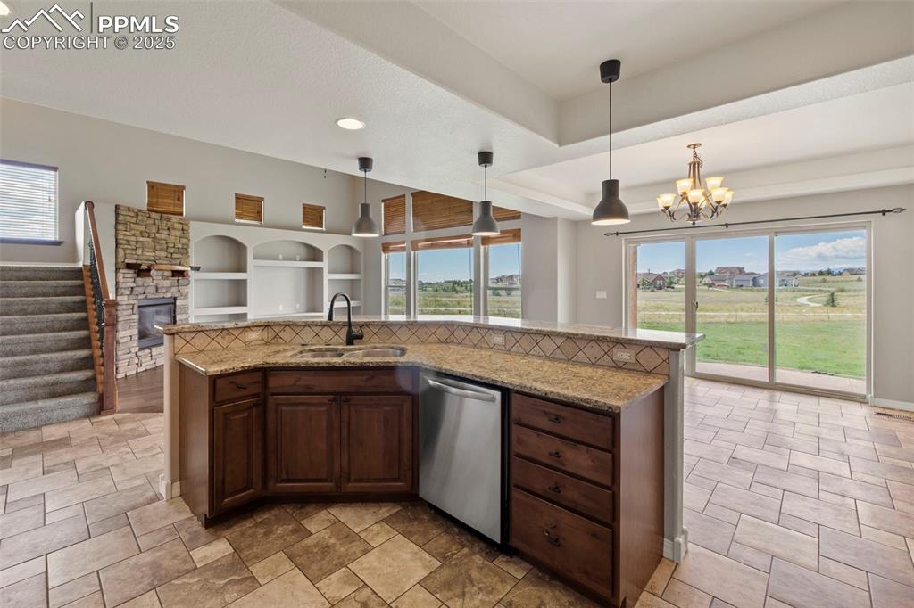 Image 12 of 50: Kitchen