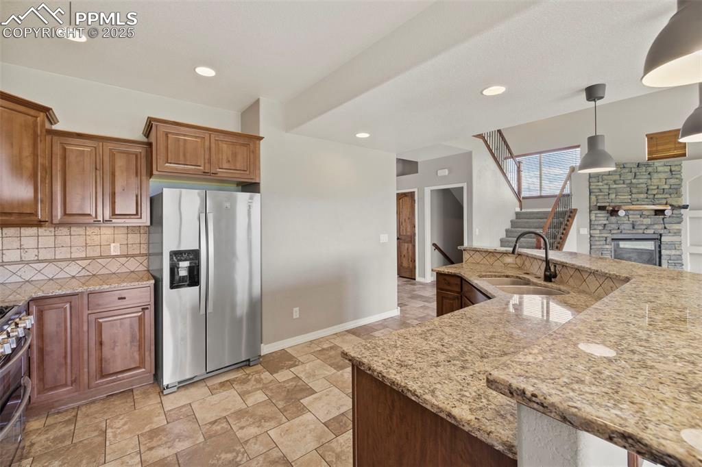 Image 13 of 50: Kitchen