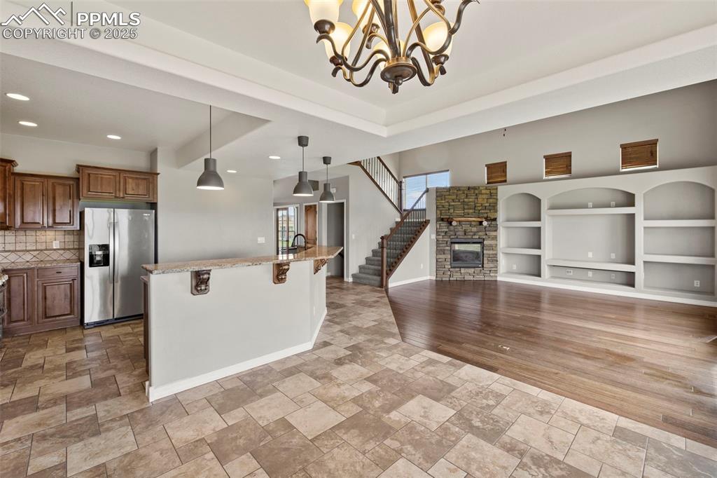 Image 17 of 50: Kitchen