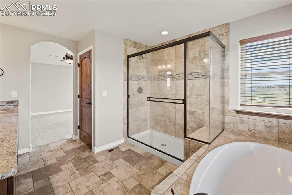 Image 26 of 50: Bathroom