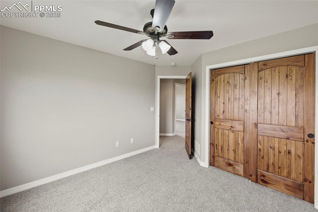 Image 30 of 50: Bedroom