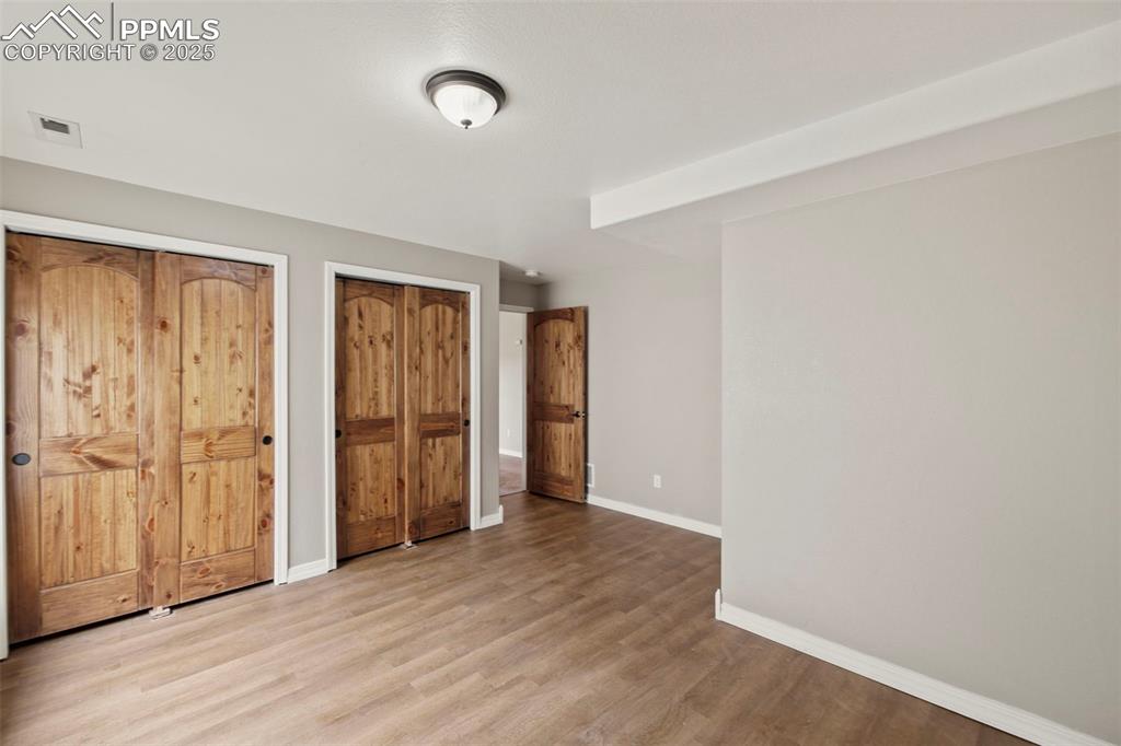 Image 36 of 50: Bedroom