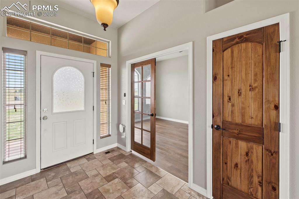 Image 6 of 50: Entry