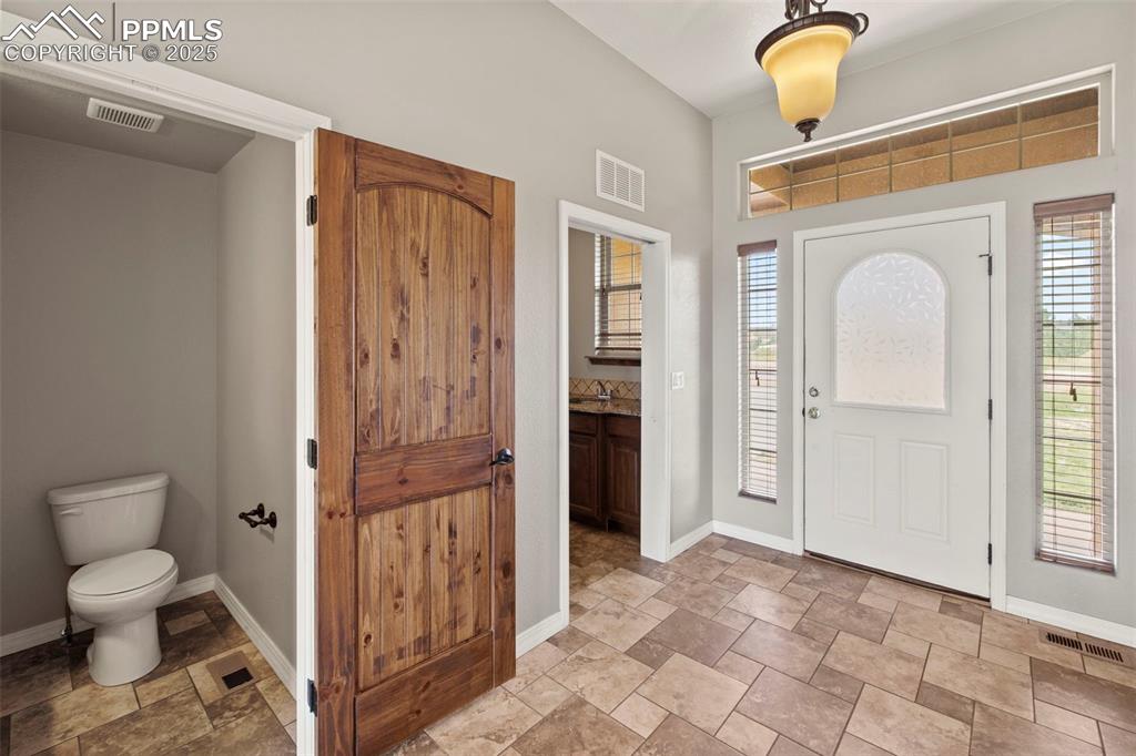 Image 9 of 50: Entry