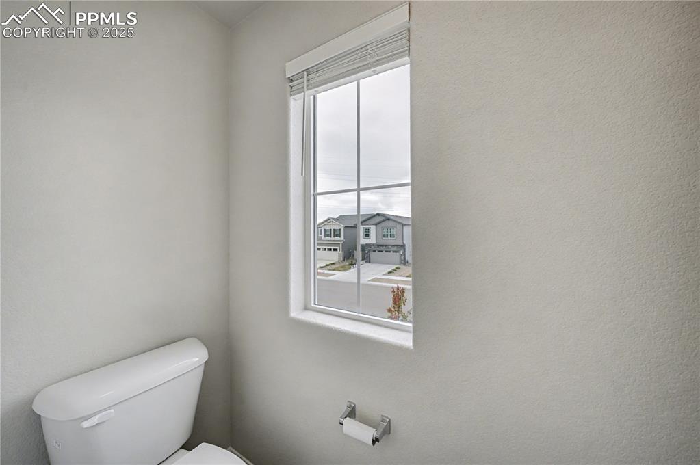 Image 21 of 38: Bathroom