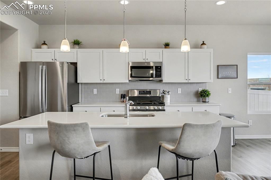 Image 7 of 38: Oversized center island!