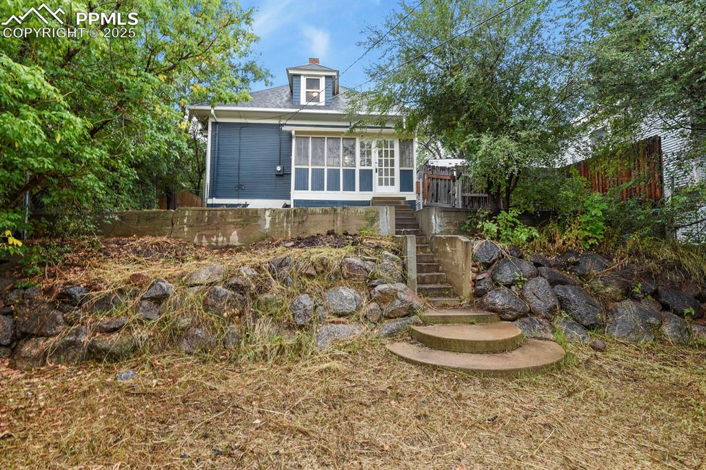 Image 35 of 36: Yard