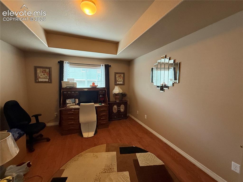 Image 10 of 27: Office