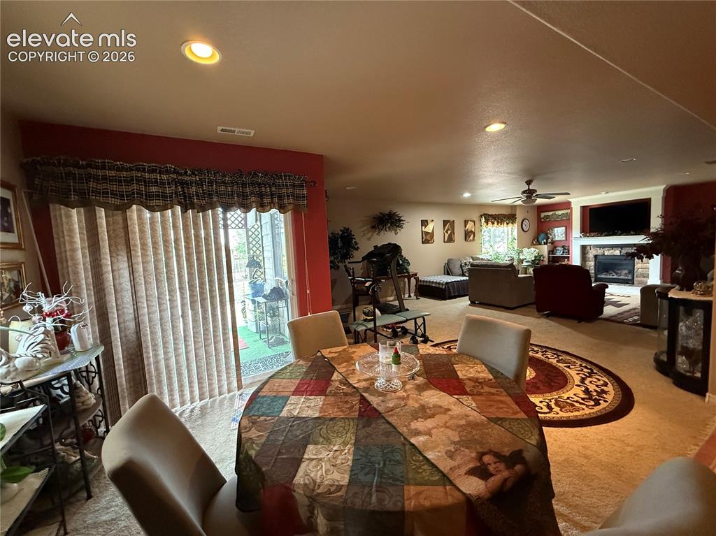 Image 12 of 27: Dining Area