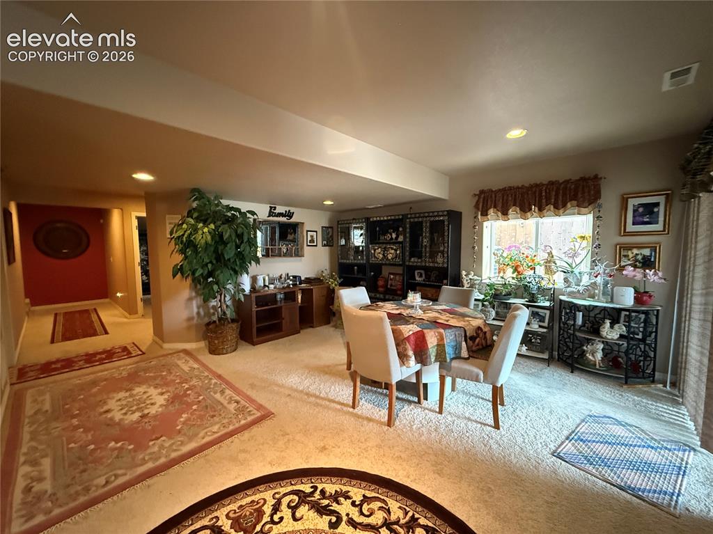 Image 13 of 27: Dining Area