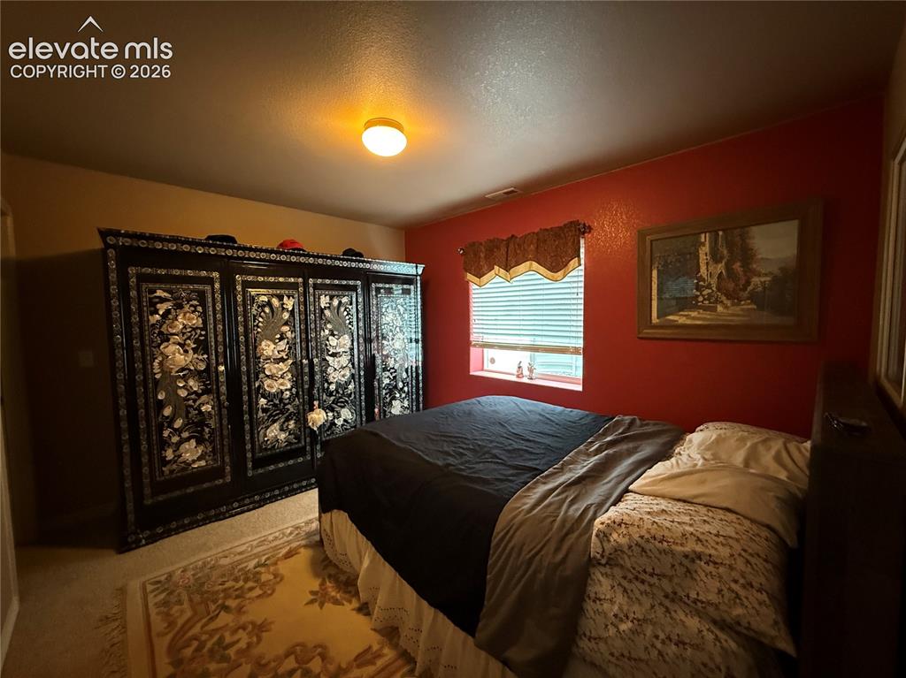 Image 15 of 27: Bedroom