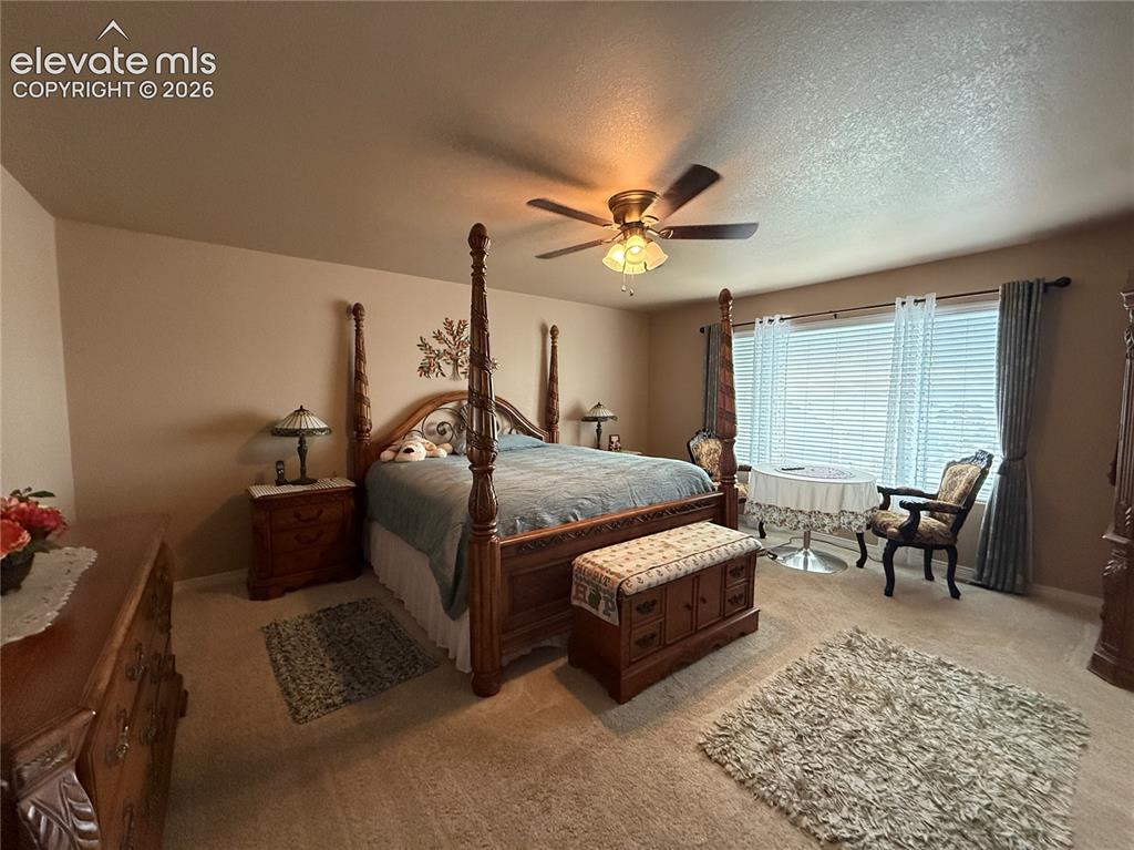 Image 16 of 27: Bedroom