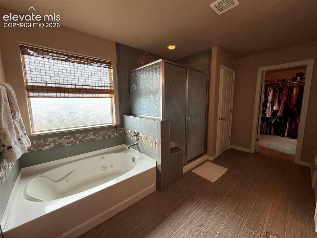 Image 17 of 27: Bathroom