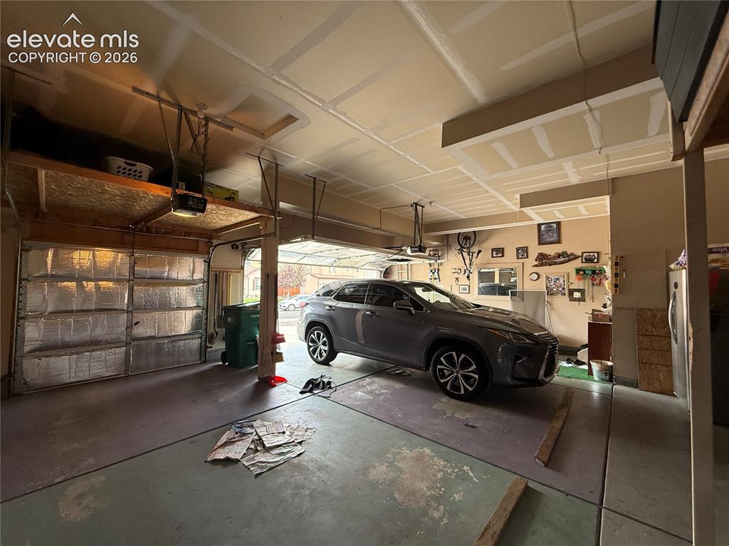 Image 24 of 27: Garage