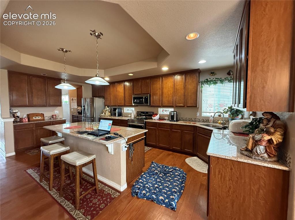 Image 4 of 27: Kitchen